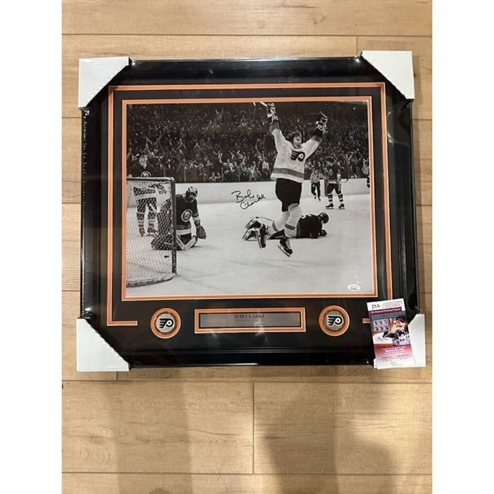 Bob Clarke signed autographed Philadelphia Flyers 16x20 photo framed JSA